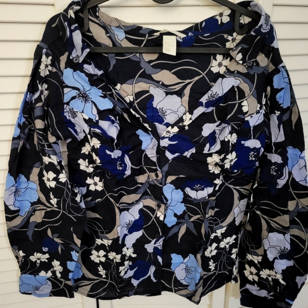 H&M Flowery blue long sleeves blouse in size 4
